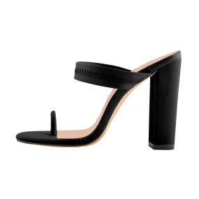 Chunky high heel sandals with toe ring in black - mules style