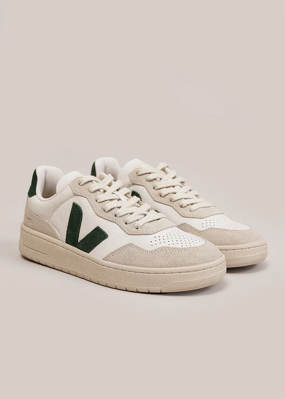 Cyprus V-90 Sneakers in Extra White Color