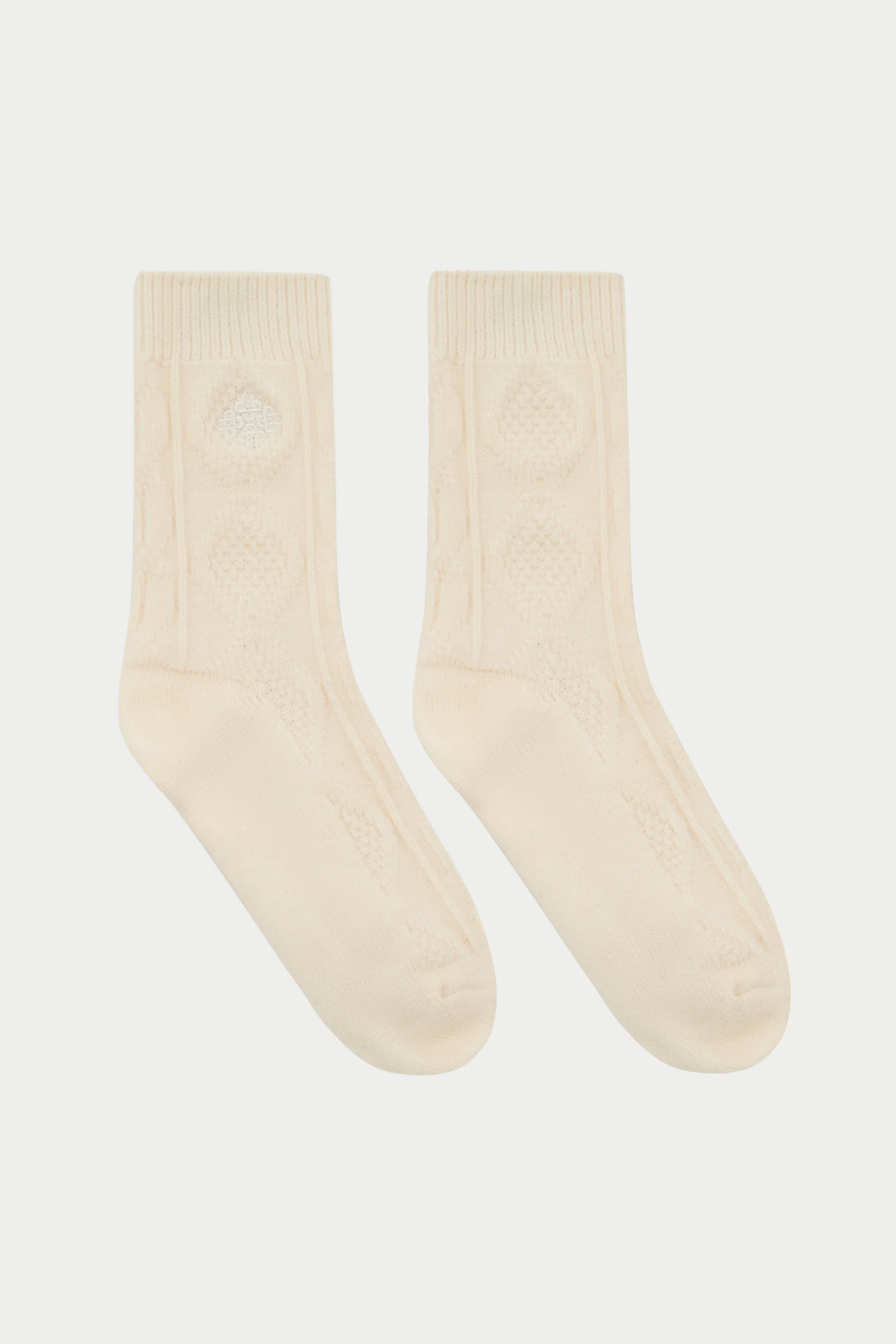 EMBLEM CABLE KNIT SOCKS - OFF WHITE