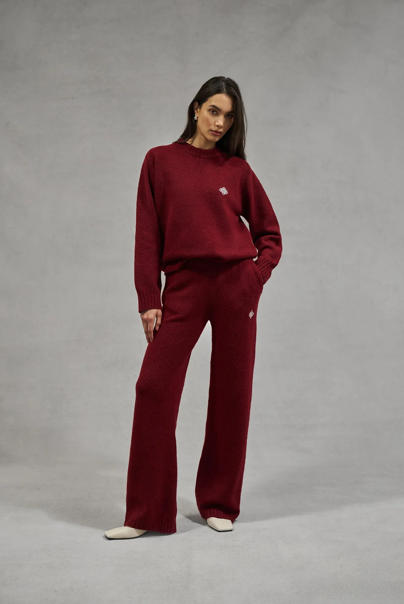 FLUFFY KNIT EMBLEM EMBROIDERED JOGGER - BURGUNDY