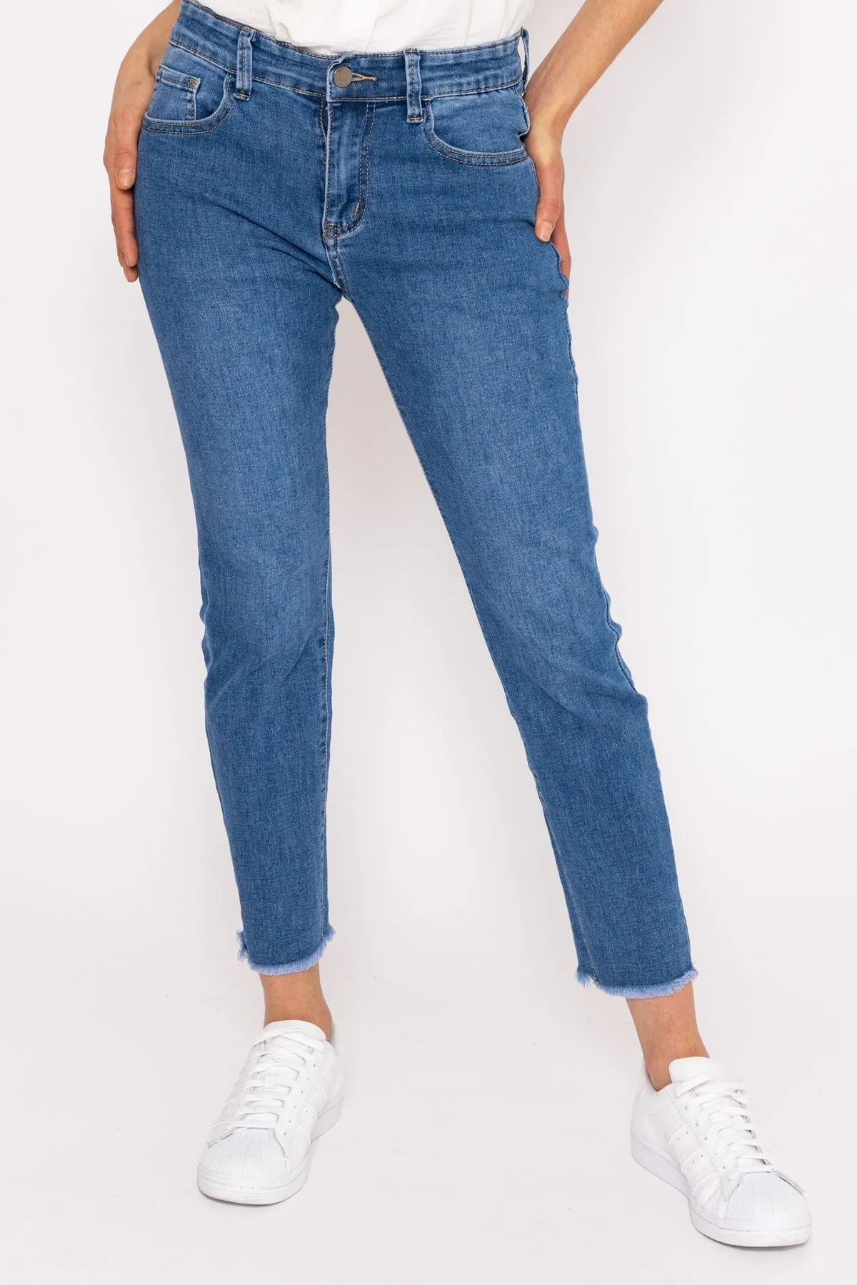 Frayed Hem Jeans in Denim