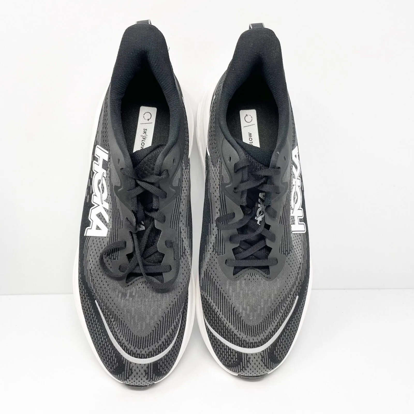 Hoka One One Mens Skyflow 1155117 BWHT Black Running Shoes Sneakers Size 11 2E