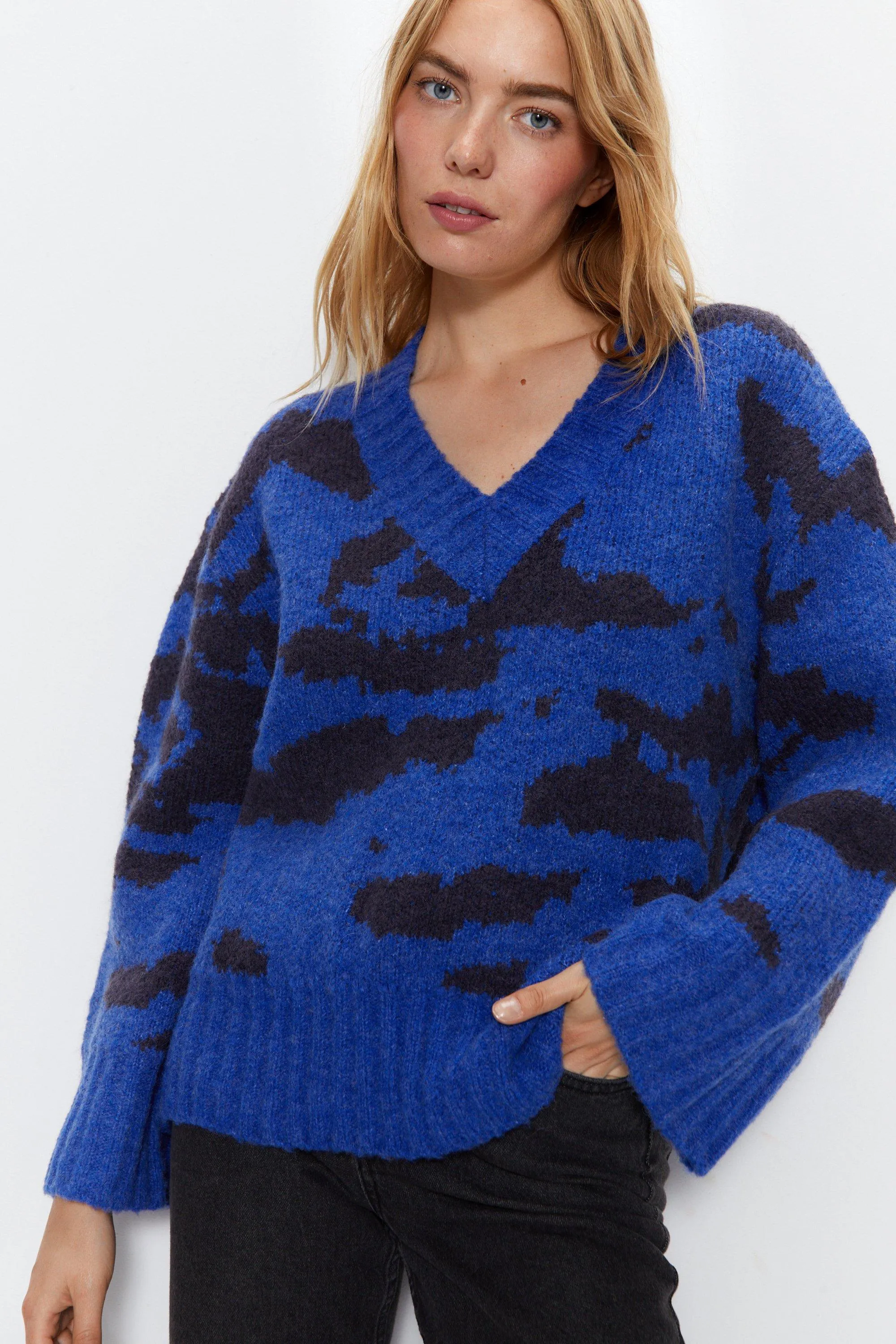 Jumpers & Cardigans | Boucle V Neck Jumper | Warehouse