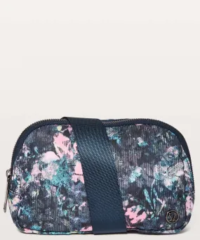 Lululemon Everywhere Belt Bag *1L