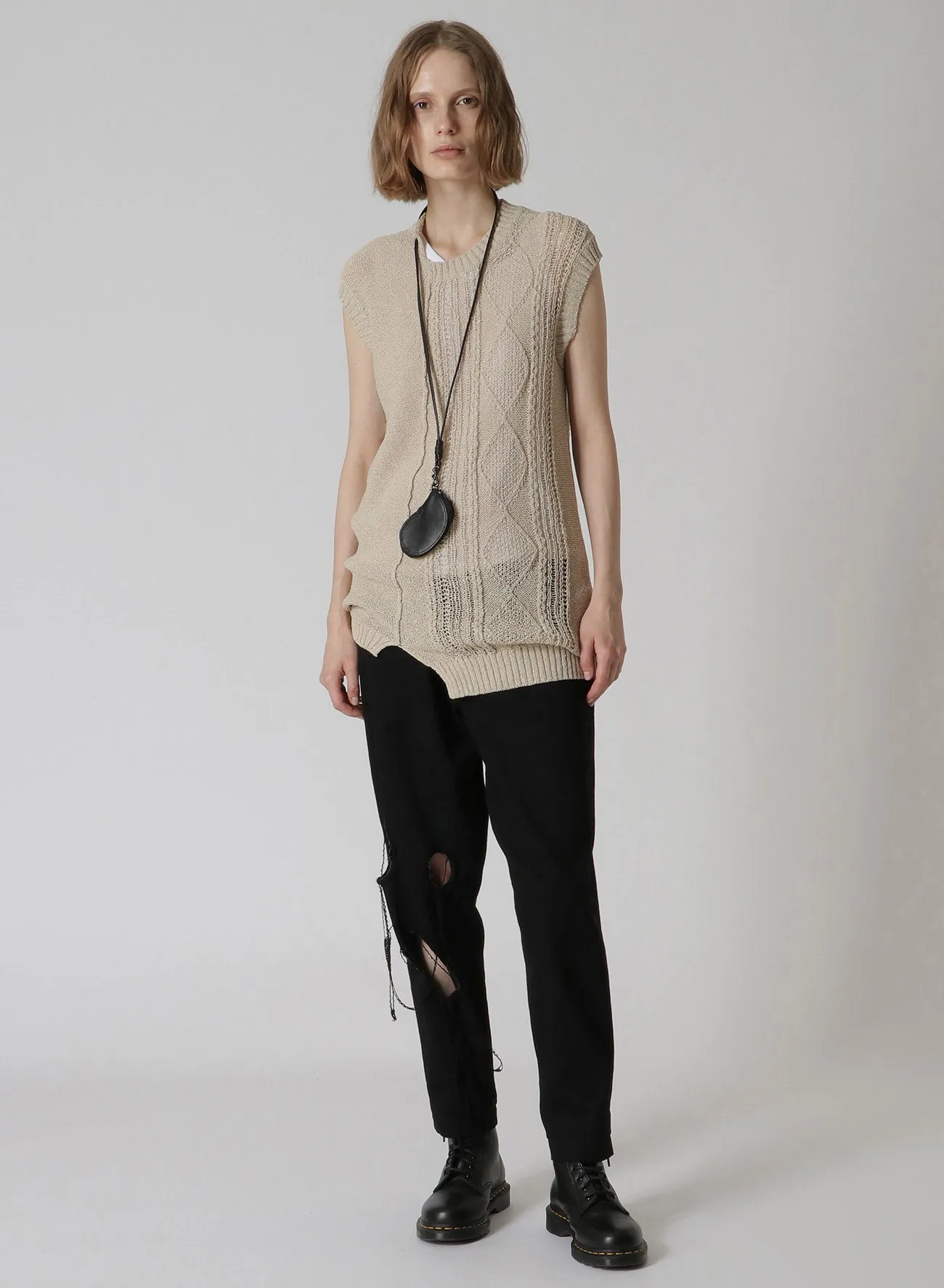 PLAIN STITCH x CABLE KNIT SLEEVELESS PULLOVER