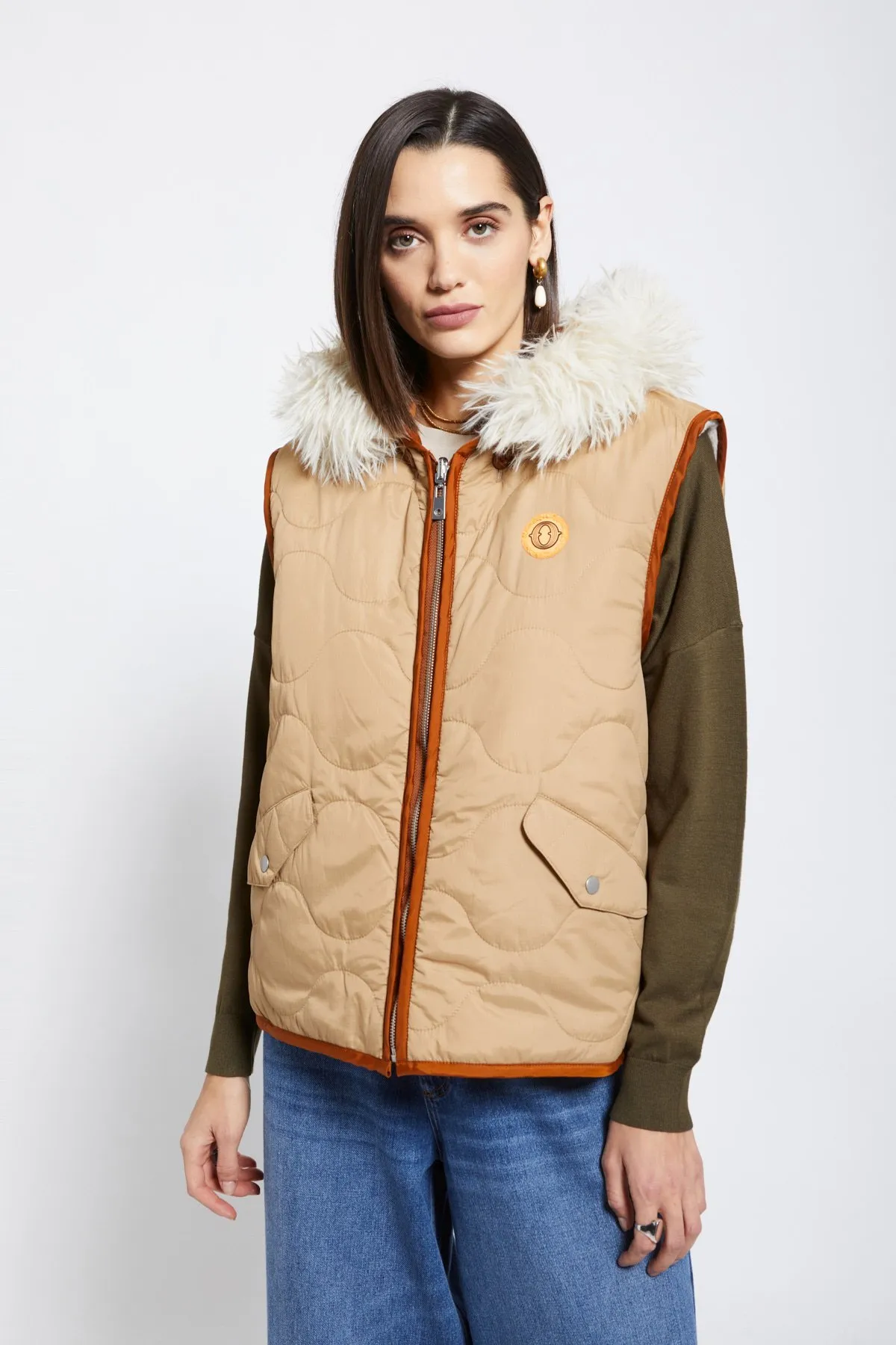 Puffer vest with hood