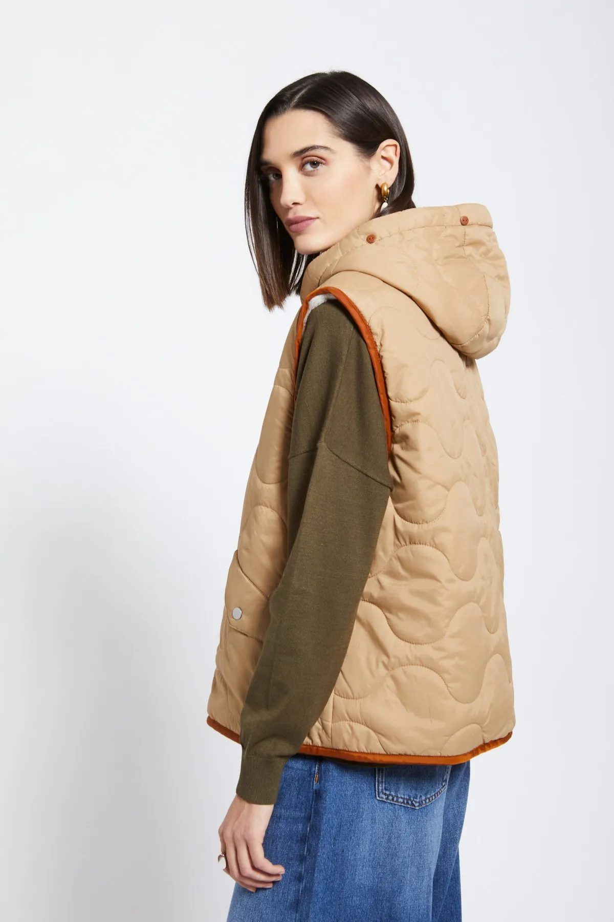 Puffer vest with hood