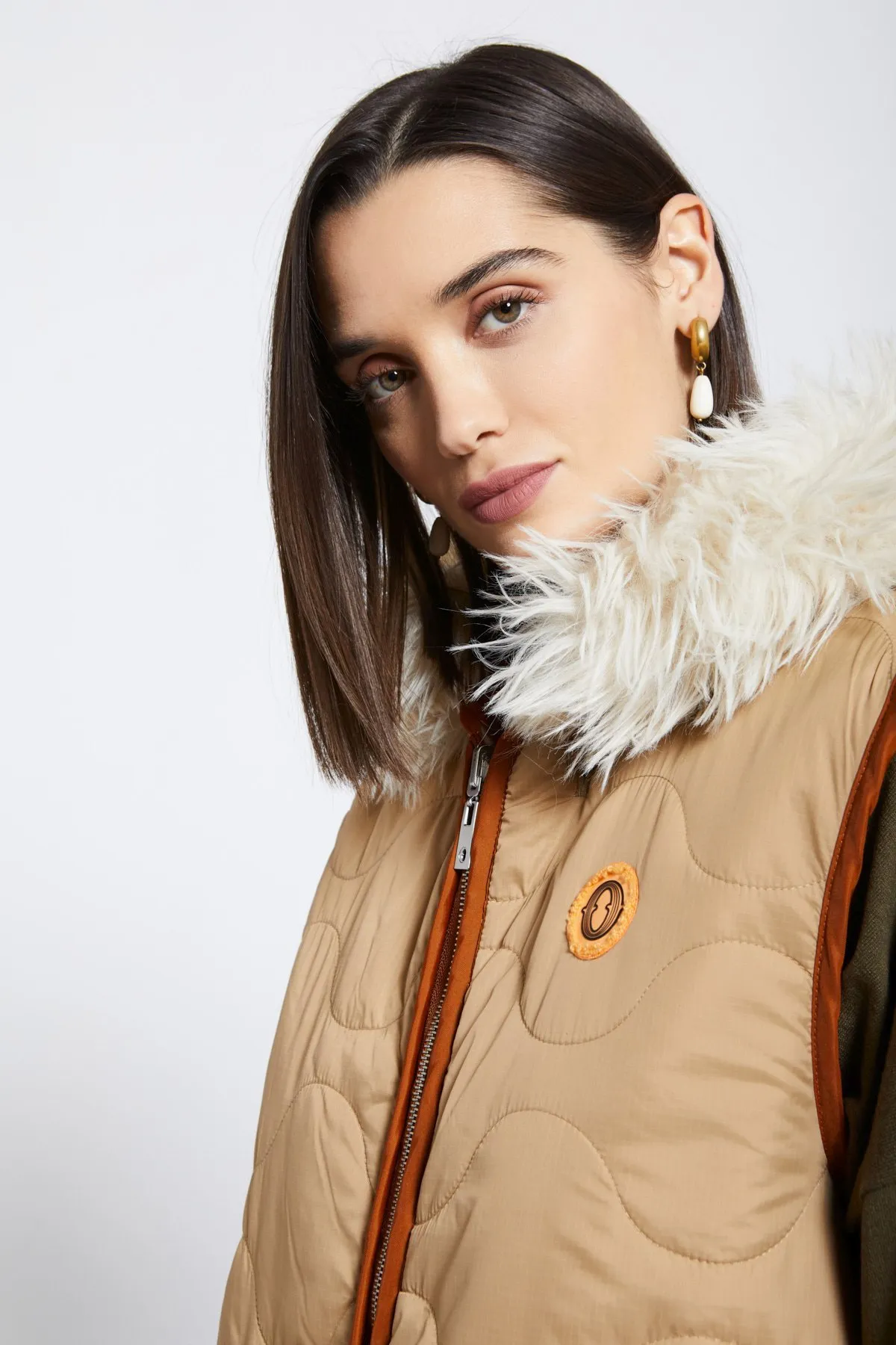 Puffer vest with hood