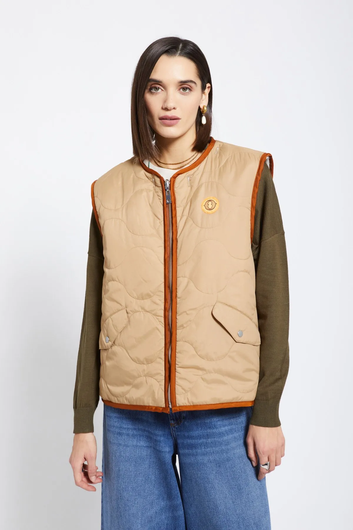 Puffer vest with hood