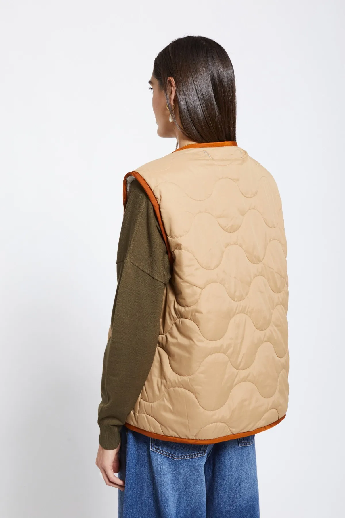 Puffer vest with hood