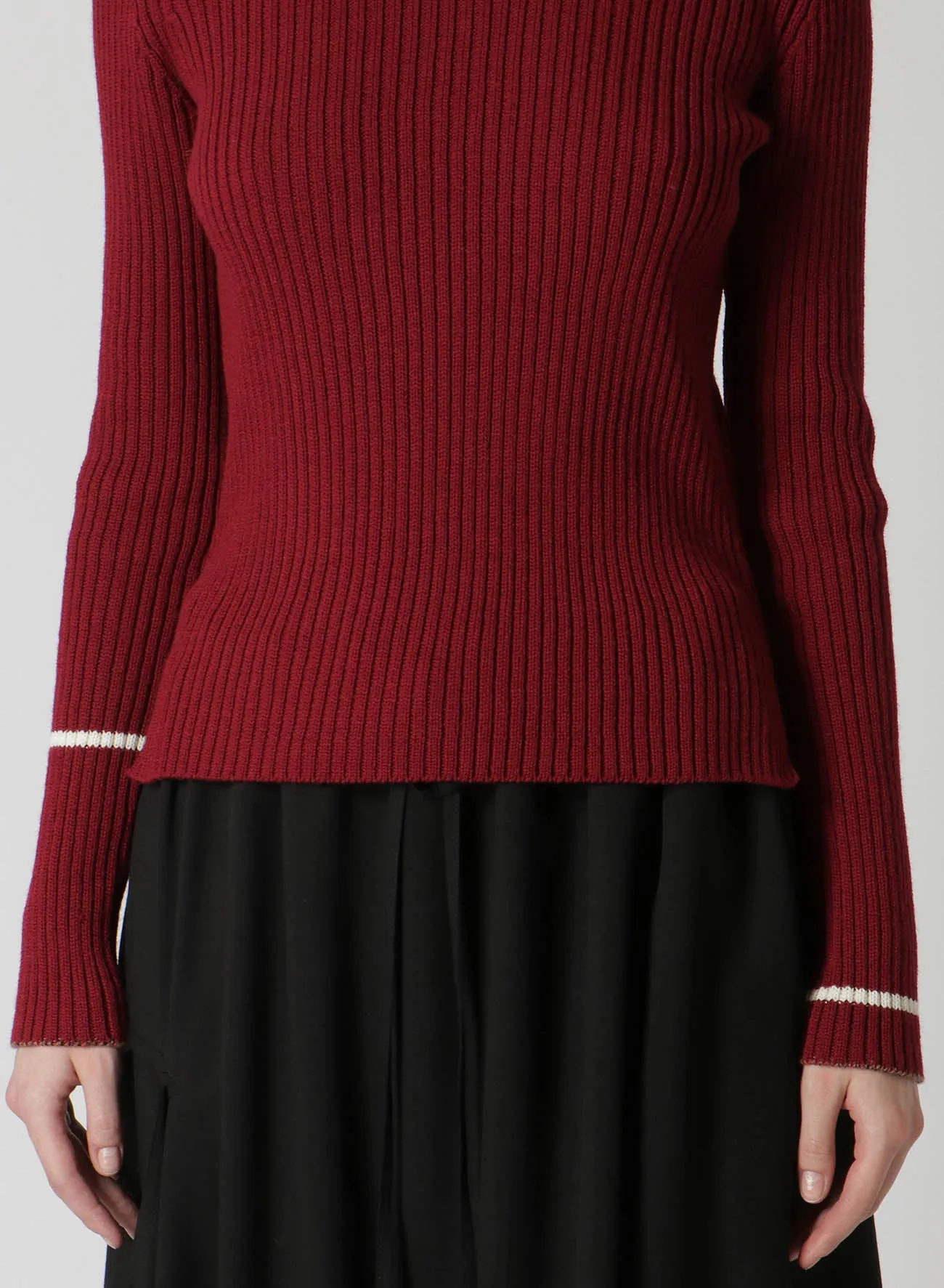 RIB KNIT ROUND NECK PULLOVER