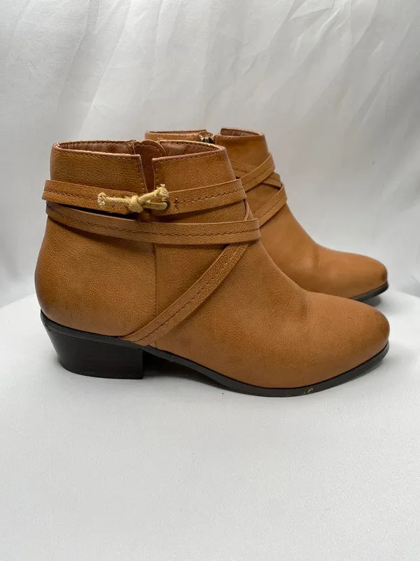 Brown faux leather ankle boots with no brand name, size 5.