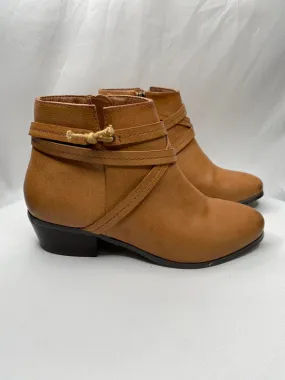 Brown faux leather ankle boots with no brand name, size 5.