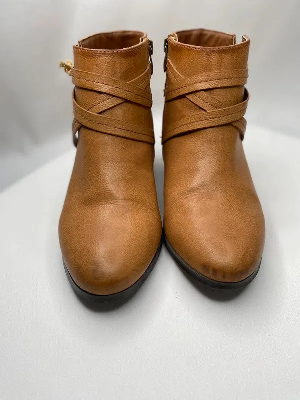 Brown faux leather ankle boots with no brand name, size 5.