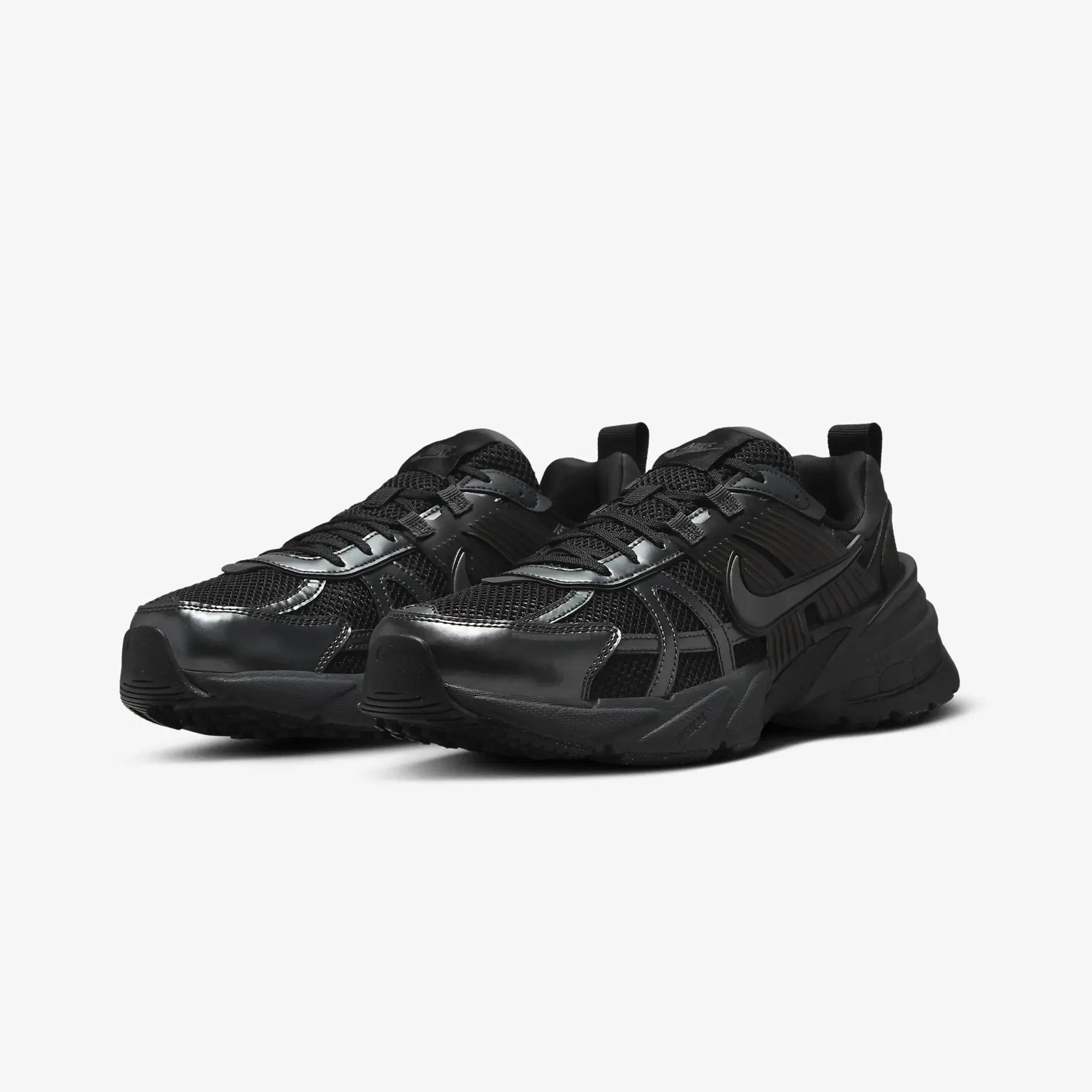 V2K BLACK/DK SMOKE GREY-ANTHRACITE RUNNING SHOES